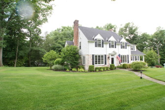 Example of good curb appeal at a Summit, NJ house (courtesy Robert Northfield)