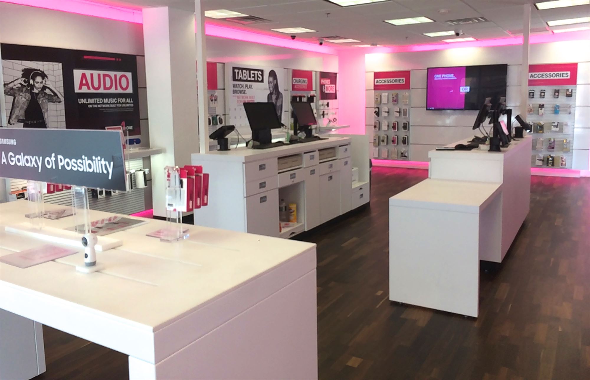 PHOTOS New on Springfield Avenue — TMobile The Village Green