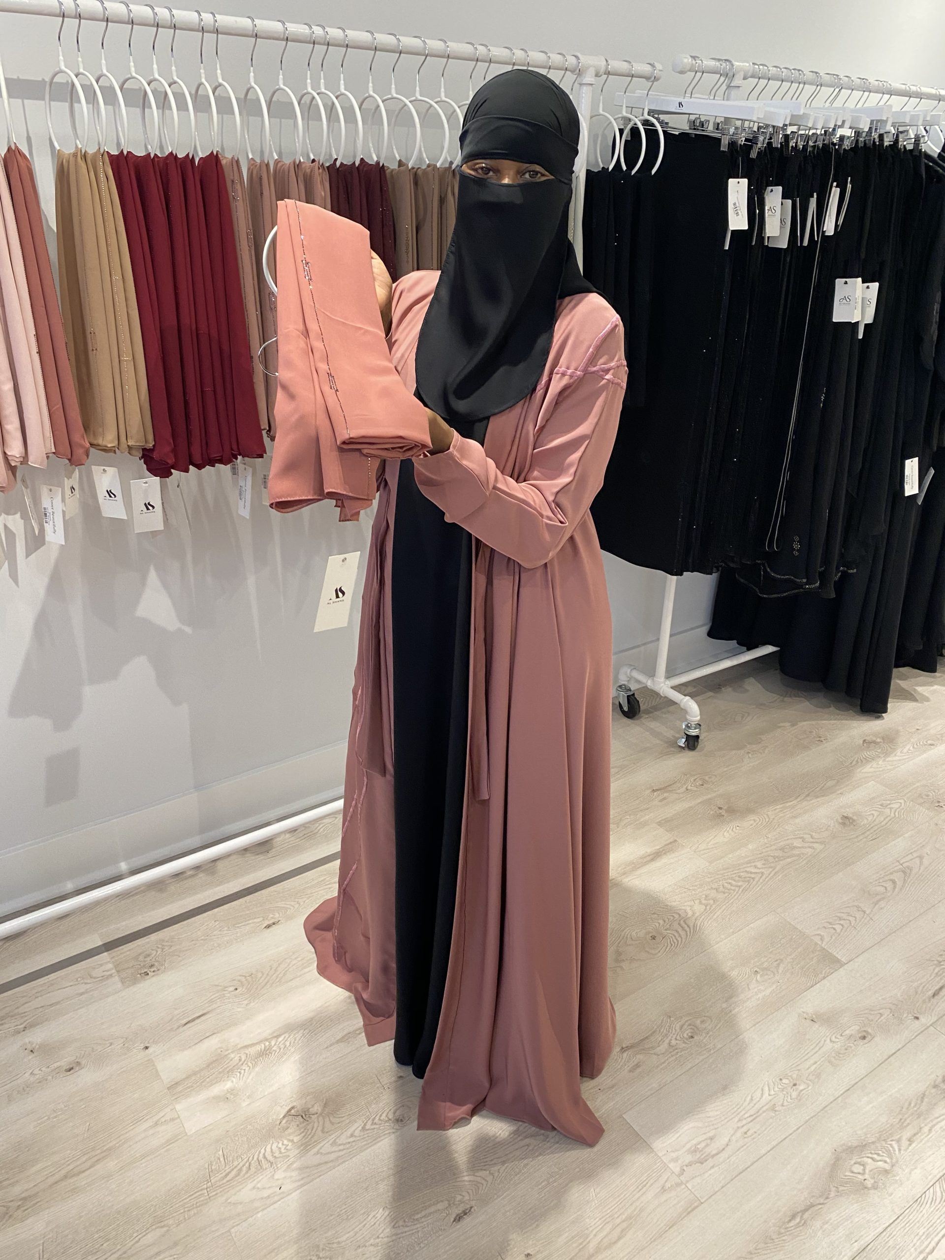 Maplewood Clothing Retailer Al Shams Offers Elegance for Muslim Women - The  Village Green